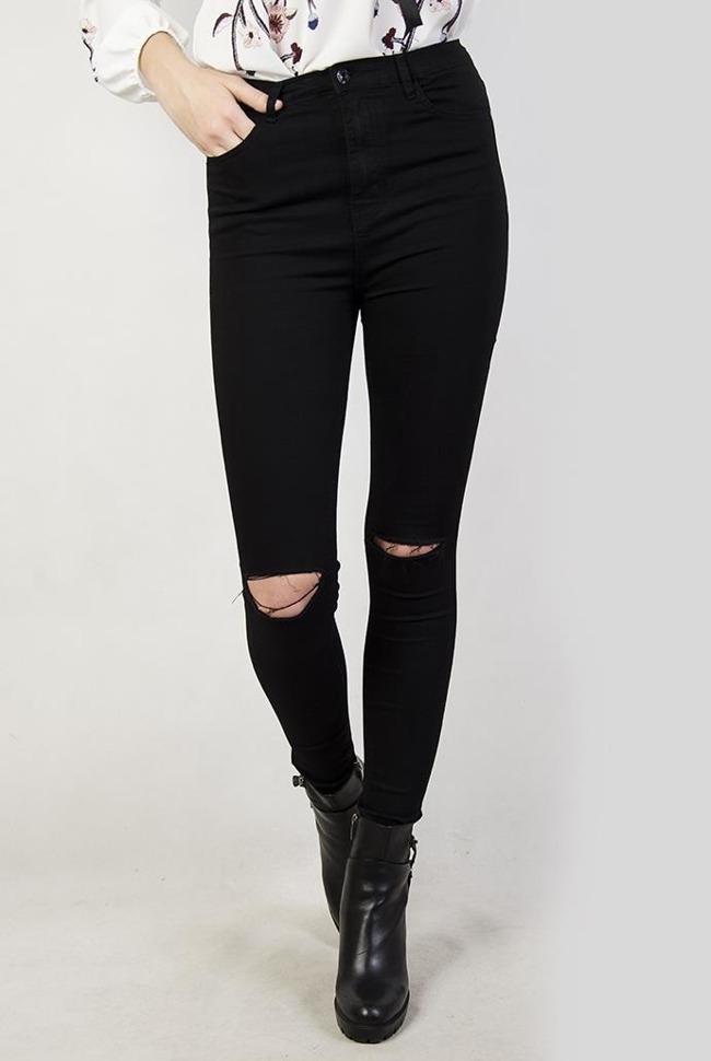 Czarne spodnie jeansowe z rozcięciami na kolanach
