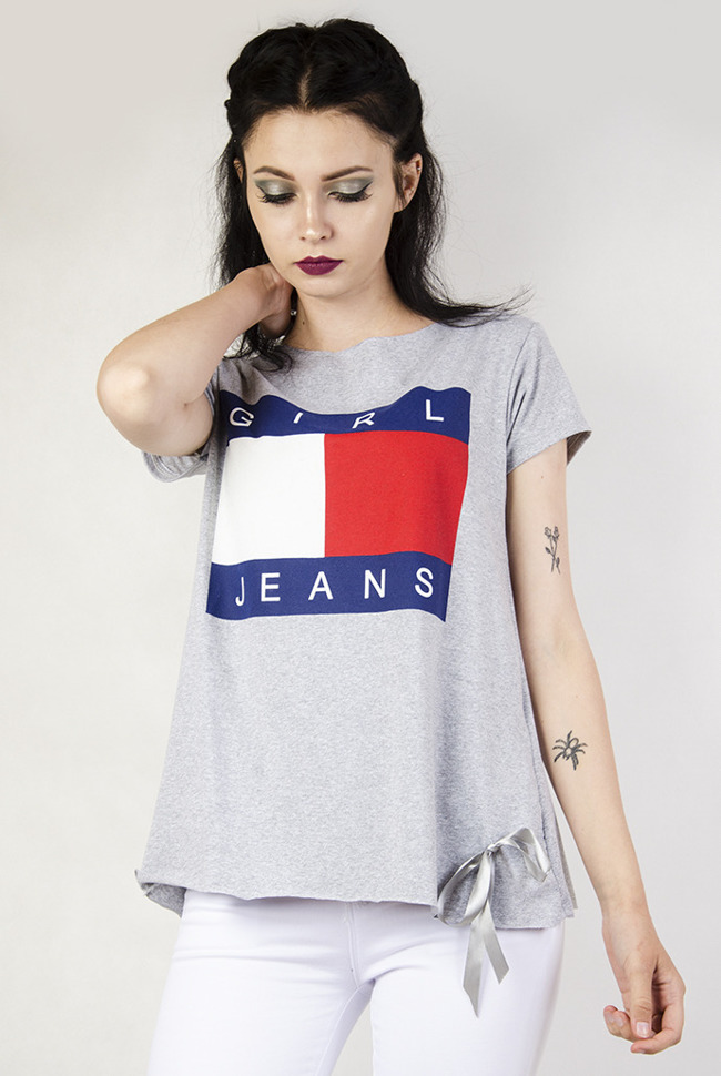 Szara bluzka z napisem "Girl Jeans"