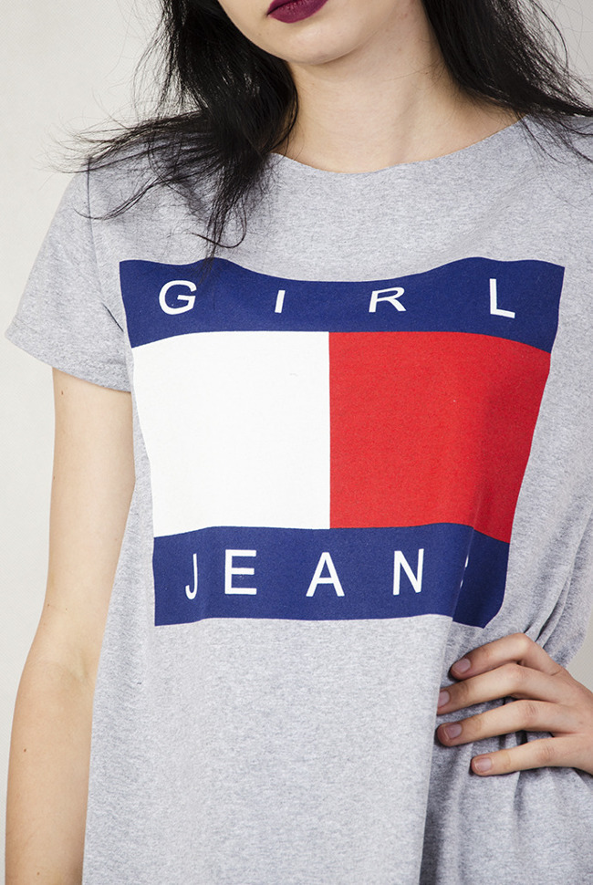 Szara bluzka z napisem "Girl Jeans"