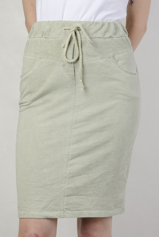 Zielona dopasowana spódnica