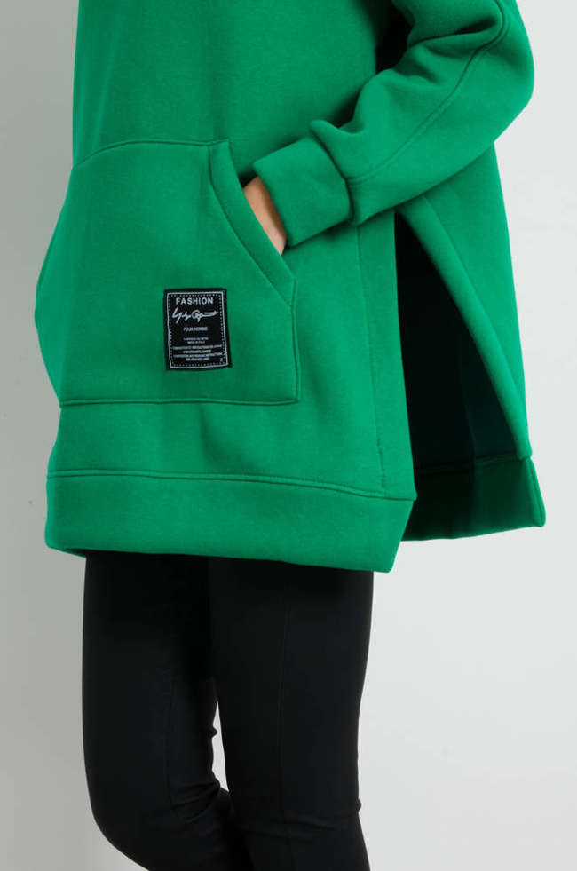 BLUZA OVERSIZE Z ROZCIĘCIAMI PO BOKACH I OZDOBNĄ NASZYWKĄ- ZIELONA