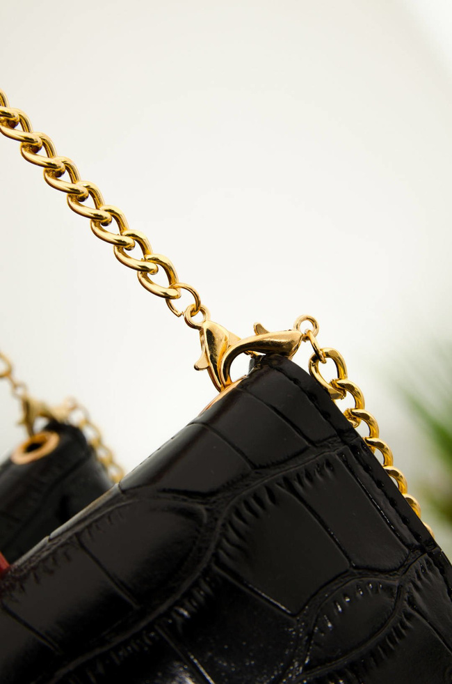 MINI TOREBKA NA ŁAŃCUSZKU Z WYTŁACZANYM WZOREM