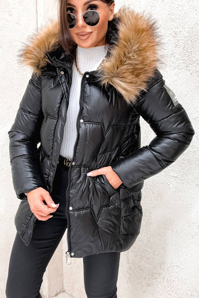 CZARNA KURTKA PIKOWANA Z NASZYWKĄ NA RĘKAWIE- CZARNA