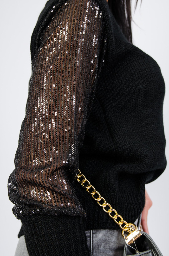 Czarny sweter z cekinami na rękawach