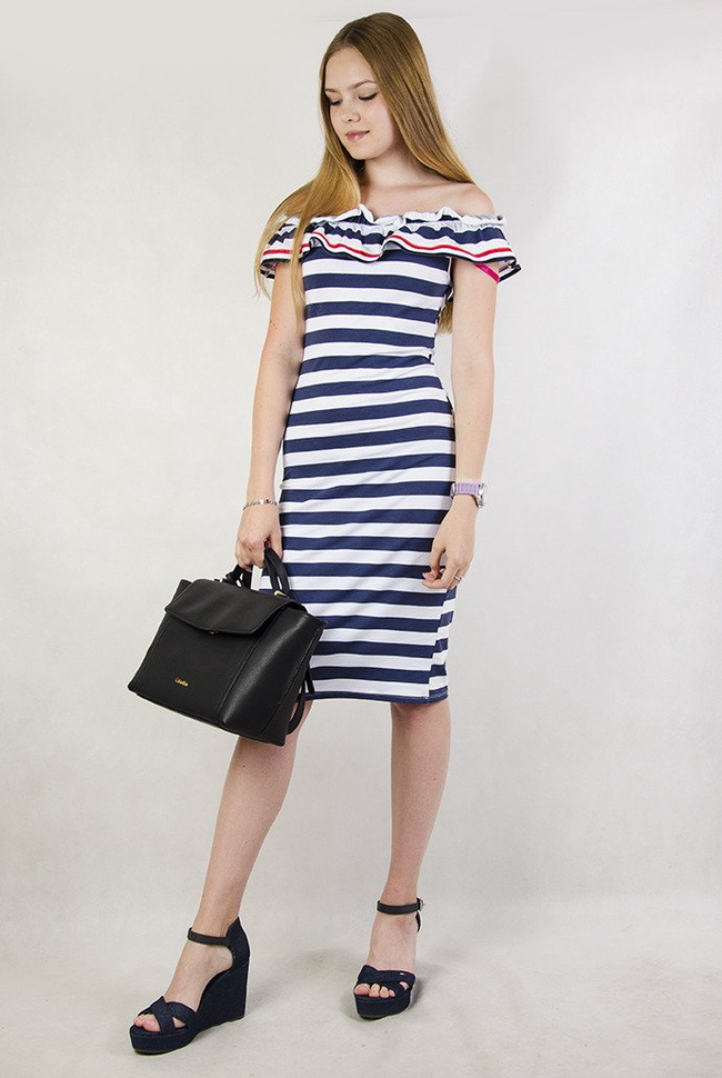 Przylegająca sukienka w paski, z szerokim dekoltem