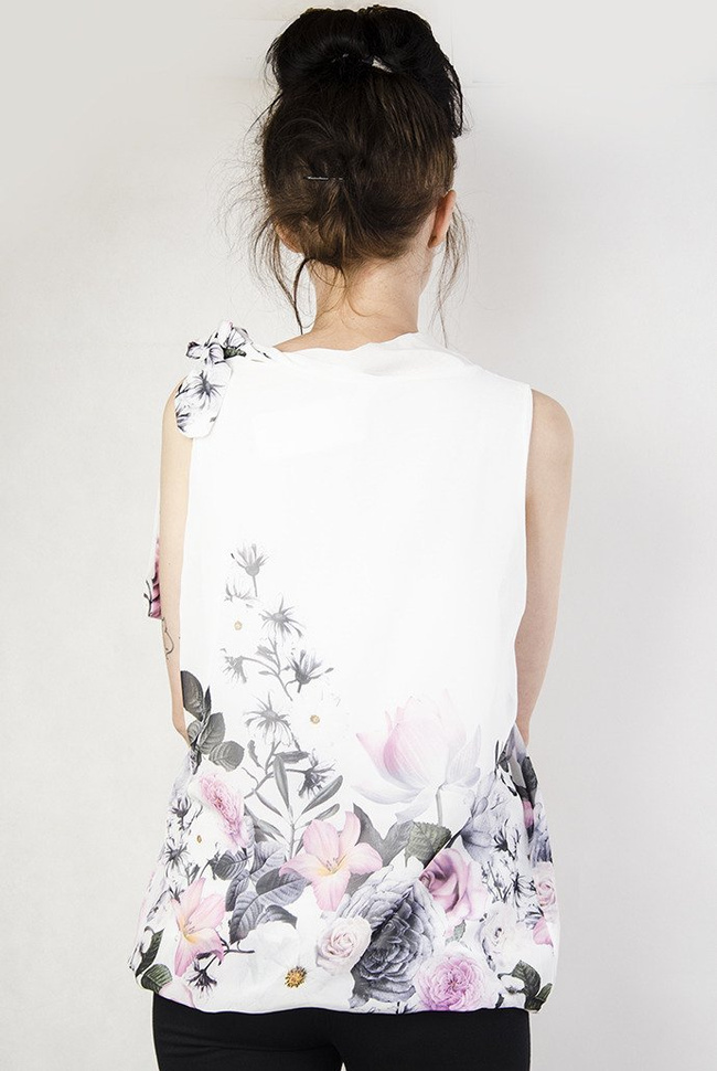 Biała bluzka z wiązaniem przy ramieniu, w kwiaty