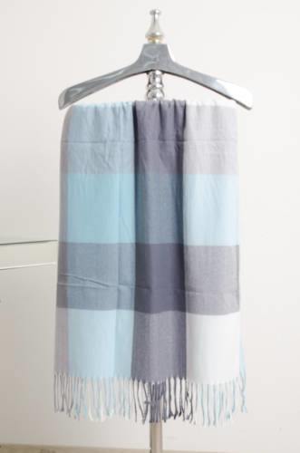 SZAL W KRATĘ Z FRĘDZLAMI- NIEBIESKI