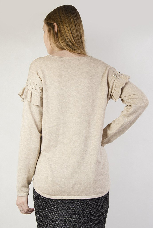 Beżowy sweterek z falbanką przy rękawie