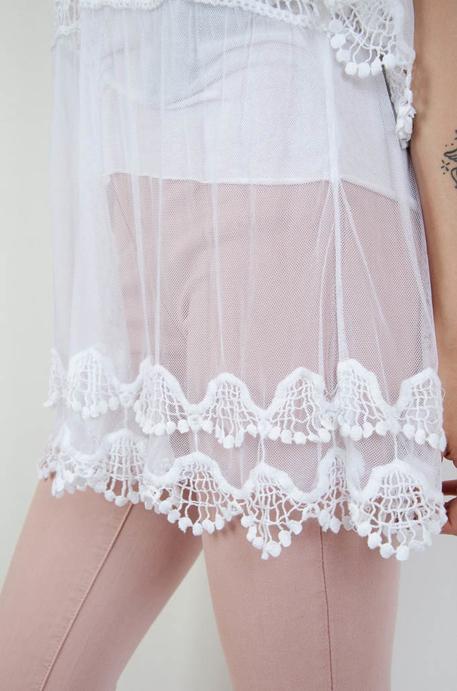 BIAŁA AŻUROWA TUNIKA Z ROZSZERZANYMI RĘKAWAMI + TOP