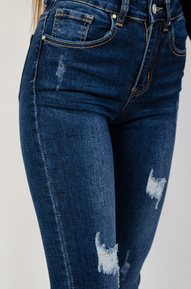 Granatowe spodnie jeansowe z przetarciami