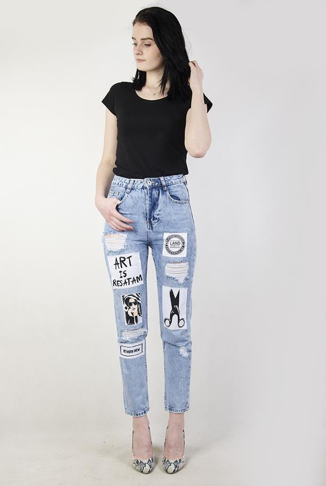 Spodnie jeansowe typu boyfriendy z naszywkami i dziurami