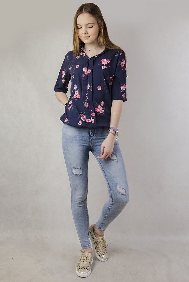 Granatowa bluzka w kwiaty, rękaw 3/4