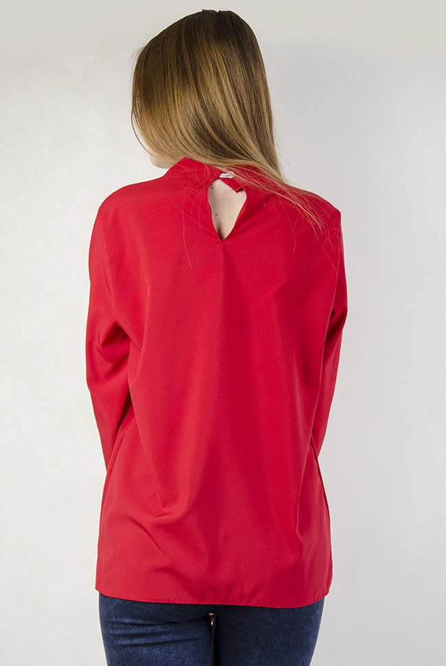 Czerwona bluzka koszulowa  z falbanką oraz wiązaniem przy szyi