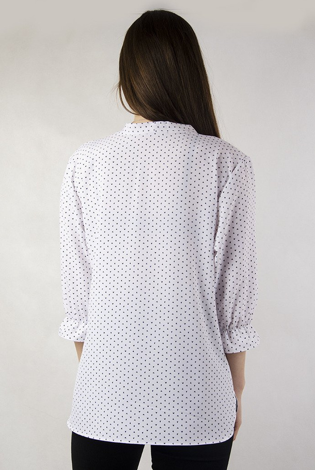 Biała bluzka w trójkąty z wiązaniem przy szyi