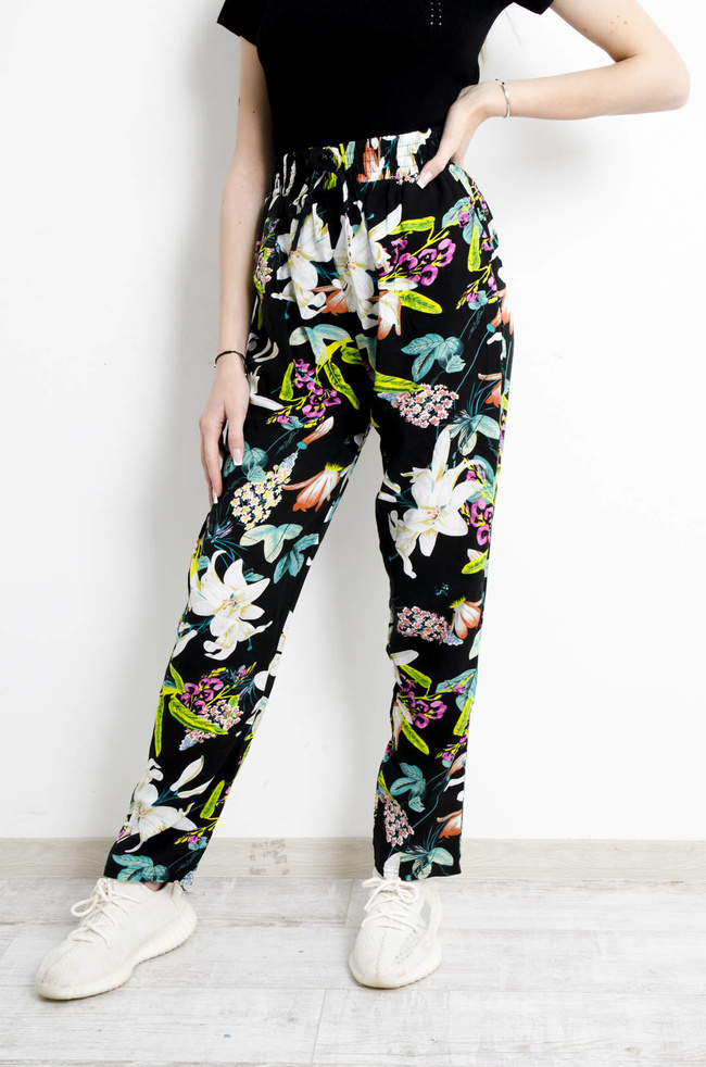 CZARNE ALLADYNKI W KWIATY Z WYSOKIM STANEM