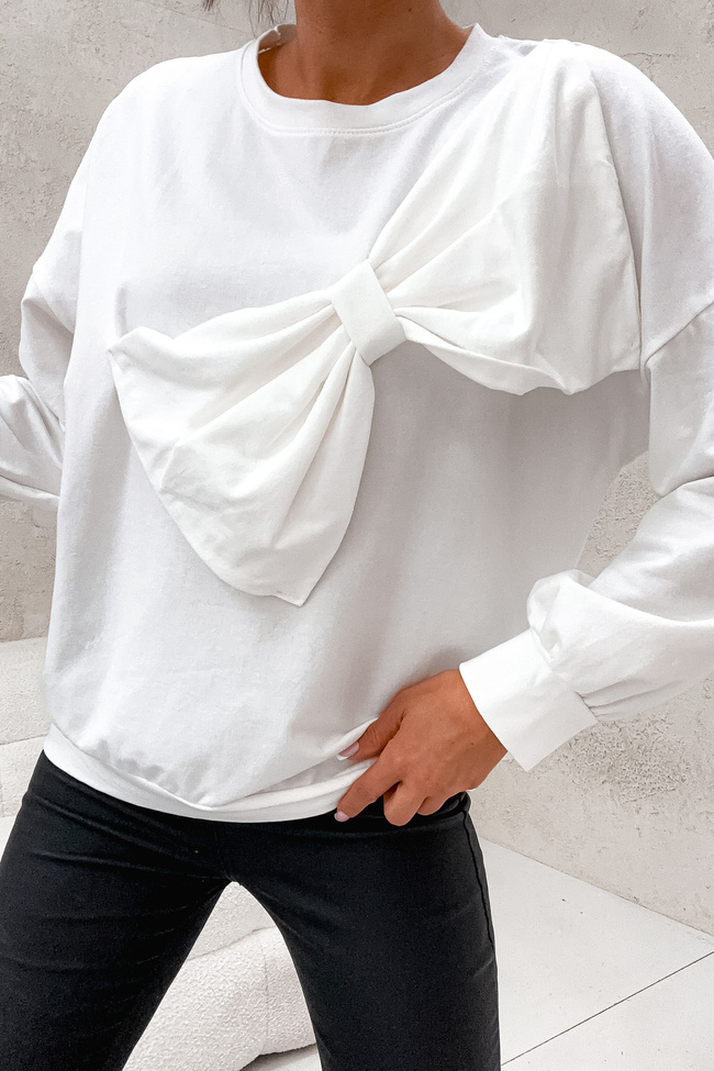 BLUZA OVERSIZE Z KOKARDĄ- BIAŁA
