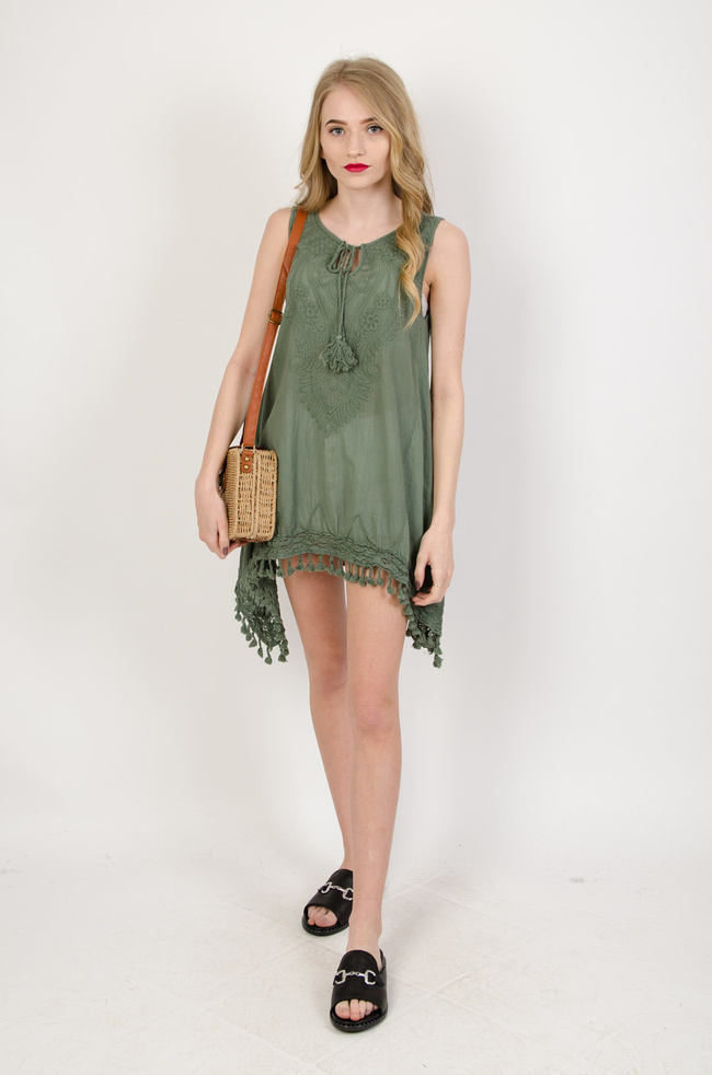 Zielona asymetryczna tunika z haftowaniem