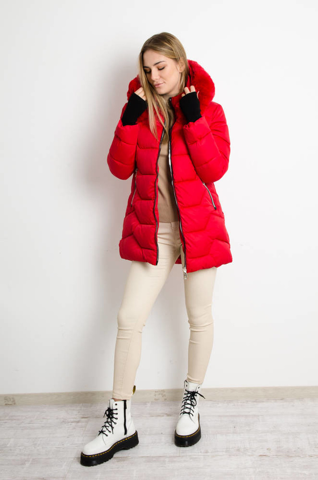 CZERWONA MATOWA KURTKA Z FUTERKIEM PRZY KAPTURZE