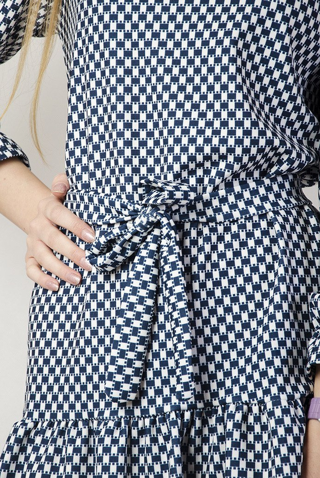 Sukienka w granatowo-białe wzory