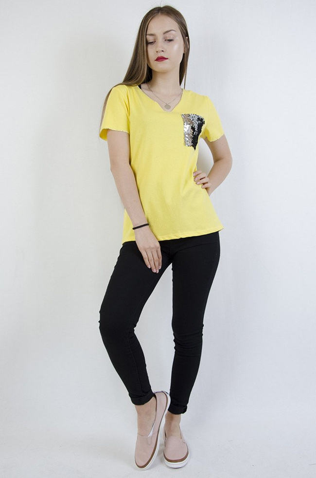 Żółta bluzka z kieszonką w cekiny