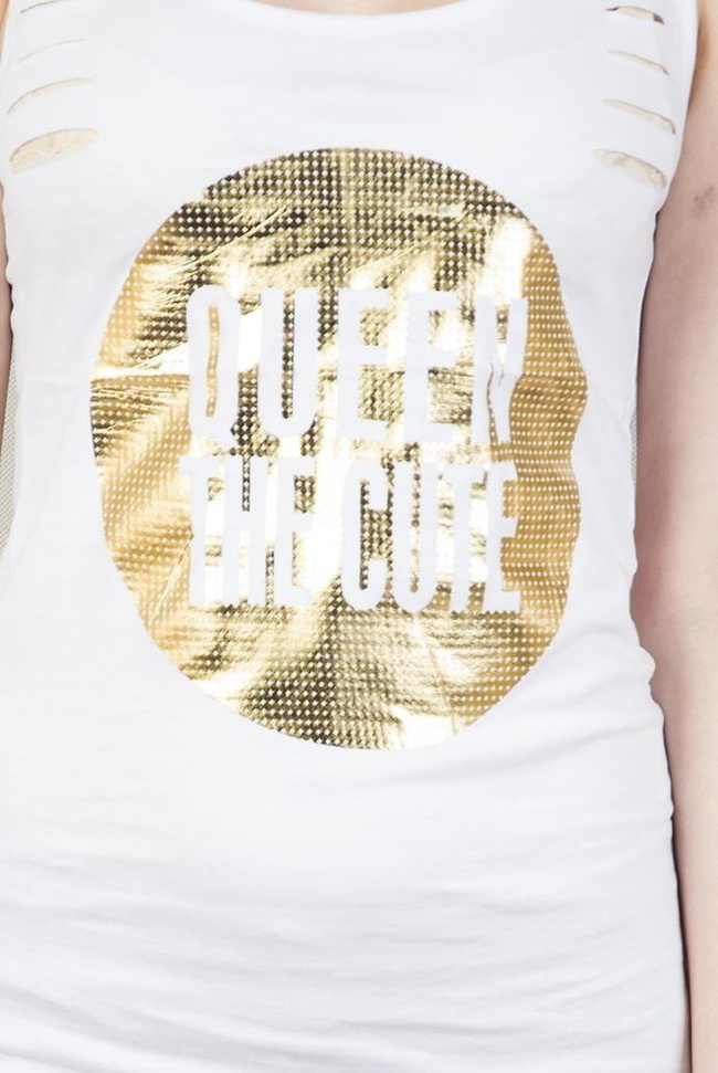 Biała bluzka na ramiączka z napisem "Queen the cute"