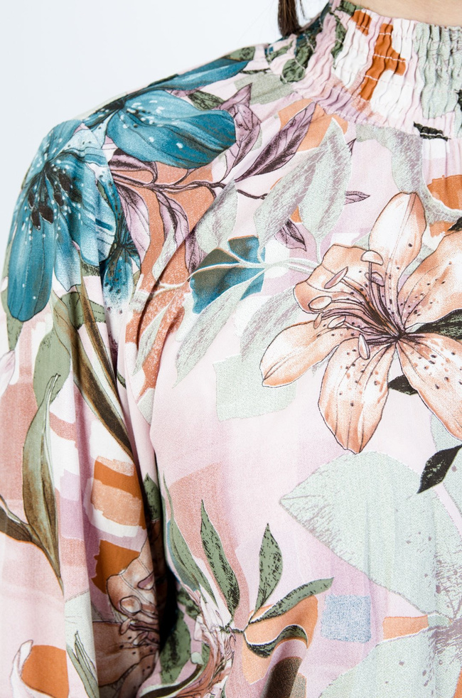 RÓŻOWA BLUZKA W KWIATY Z PÓŁGOLFEM