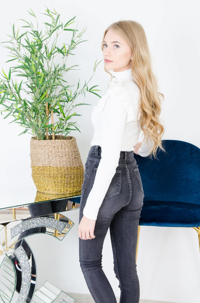 BIAŁA PRĄŻKOWANA BLUZKA Z FALBANKAMI-PÓŁGOLF