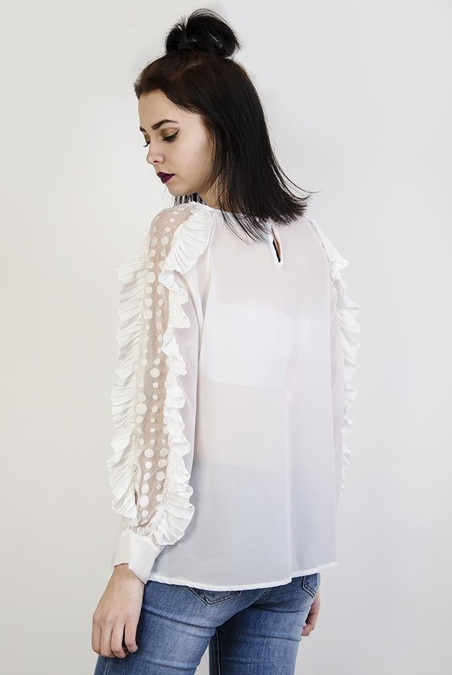 Biała bluzka koszulowa z falbankami przy rękawach