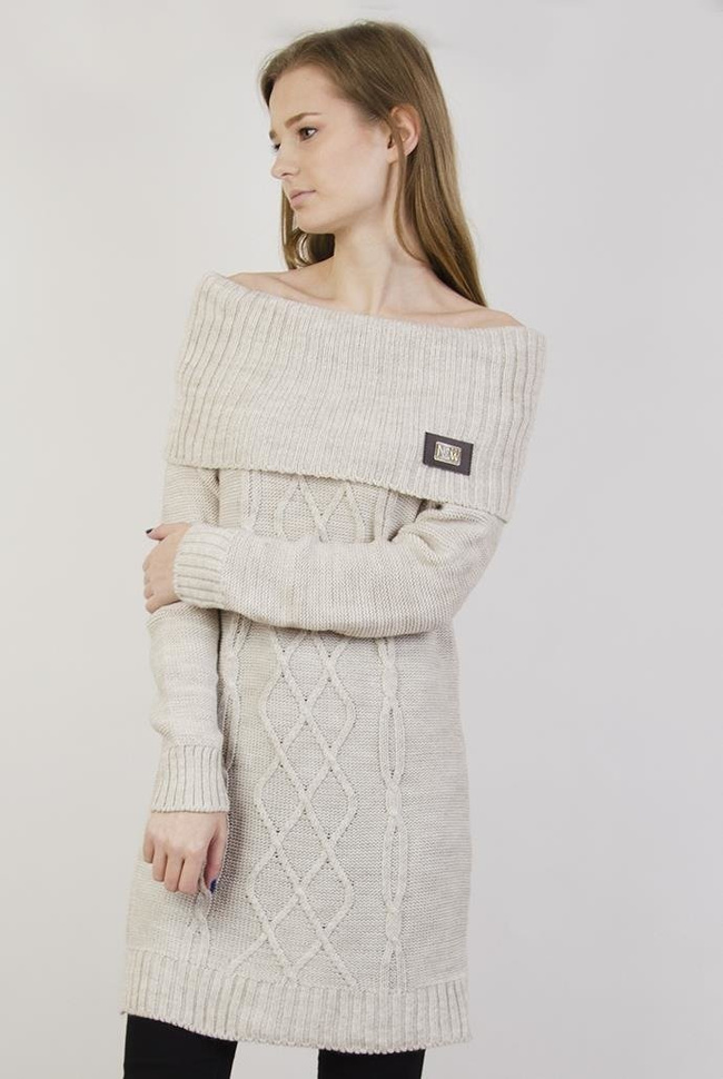 Beżowy przedłużany sweter z szerokim dekoltem