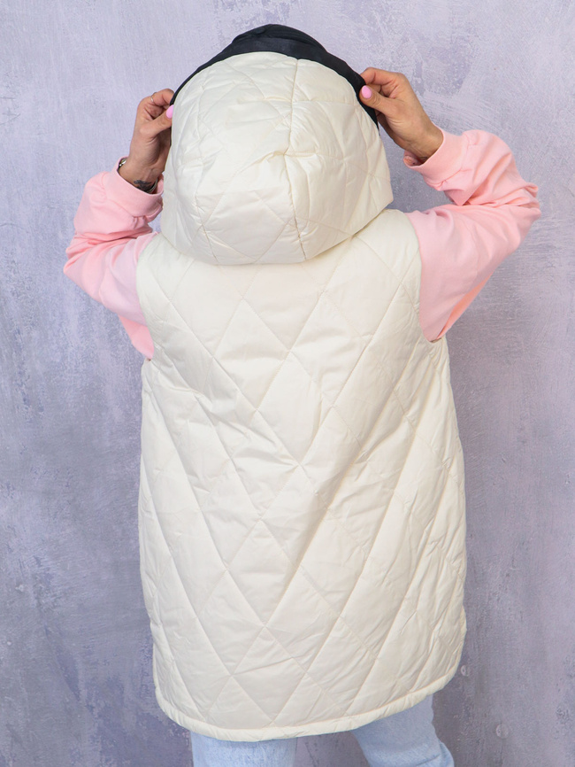 PIKOWANA KAMIZELKA ASYMETRYCZNA Z NASZYWKĄ- ECRU