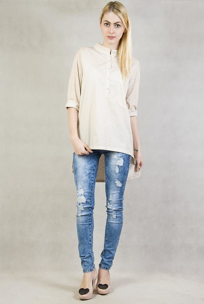 Beżowa, asymetryczna bluzka zapinana na guziki