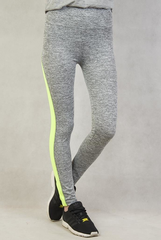 Jasnoszare dresy z zieloną wstawką