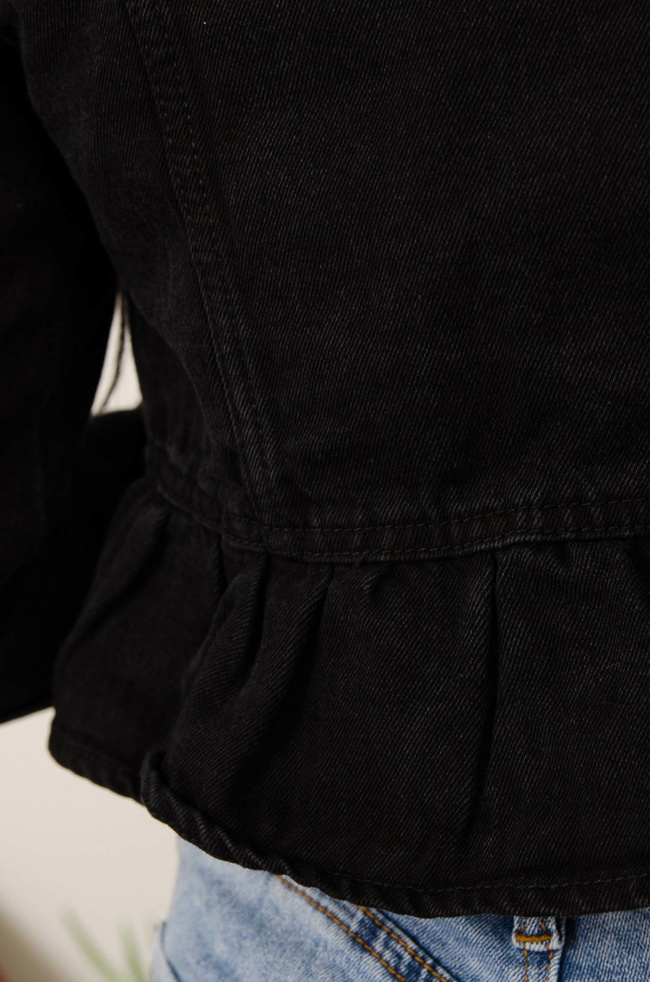 CZARNA KURTKA JEANSOWA Z FALBANKĄ