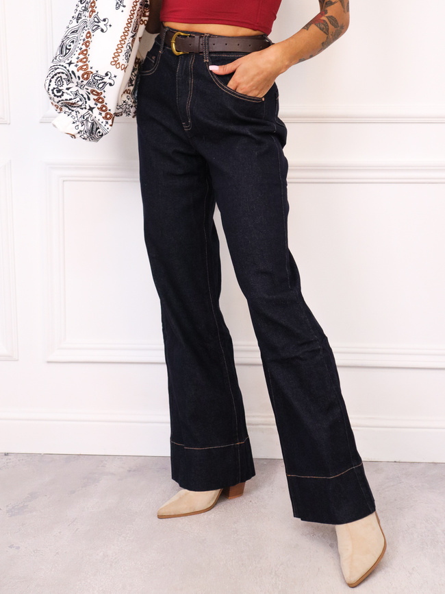 SPODNIE JENASOWE Z PROSTYMI NOGAWKAMI I WYSOKIM STANEM- CIEMNY GRANAT