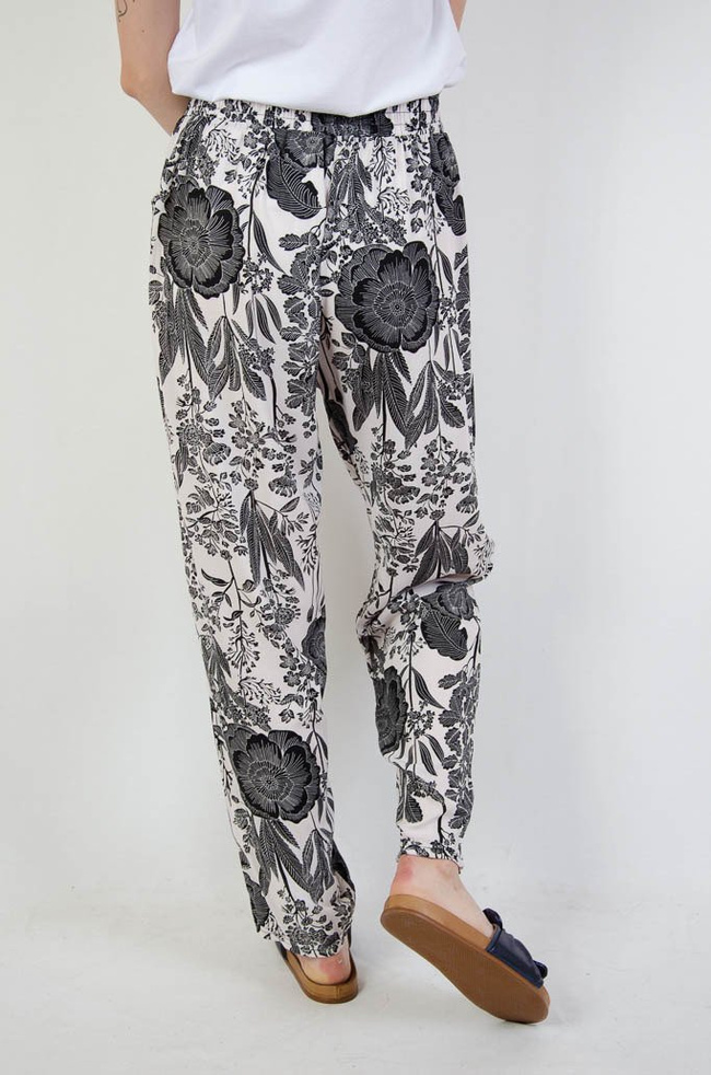 Biało czarne spodnie alladynki