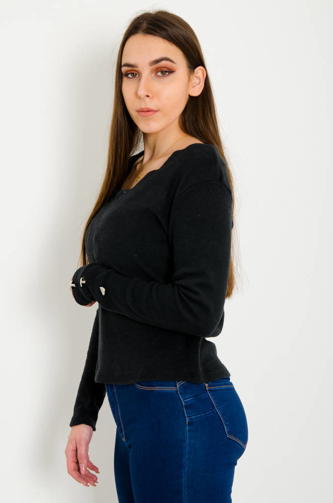 CZARNA BLUZKA Z OZDOBNYM DEKOLTEM I GUZIKAMI