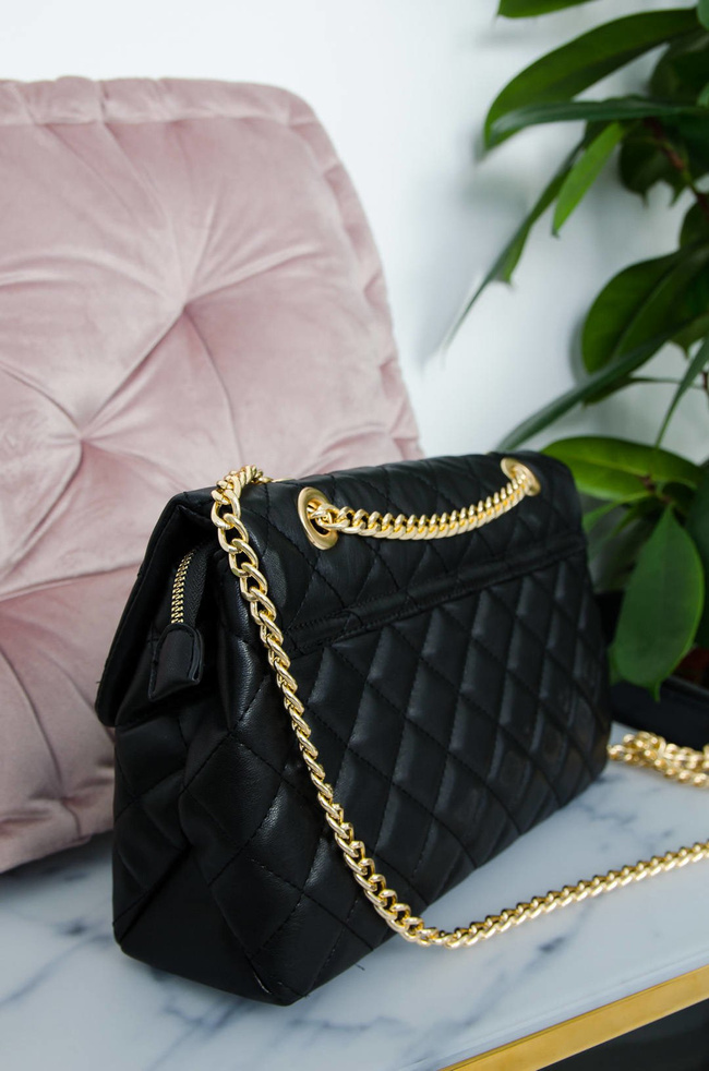 CZARNA PIKOWANA CHANELKA NA ZŁOTYM ŁAŃCUSZKU