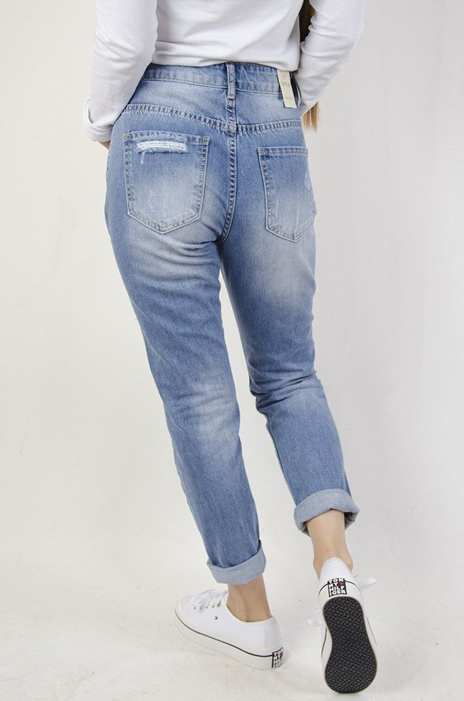 Spodnie jeansowe typu boyfriend z koralikami i przetarciami