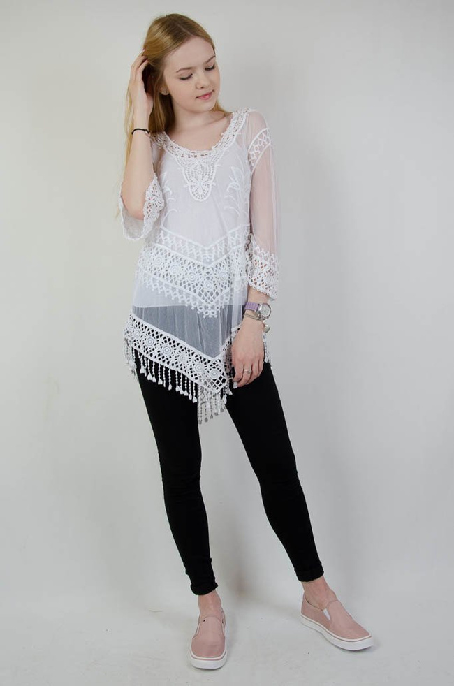 Biała ażurowa bluzka z topem