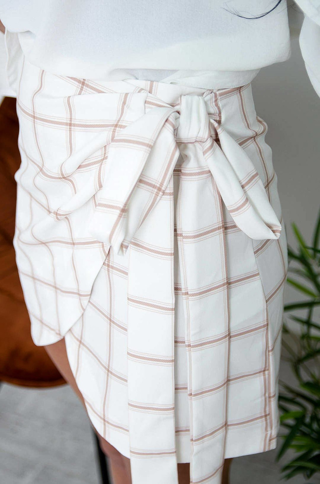 BIAŁA SPÓDNICA W BRĄZOWĄ KRATĘ NA ZAKŁADKĘ