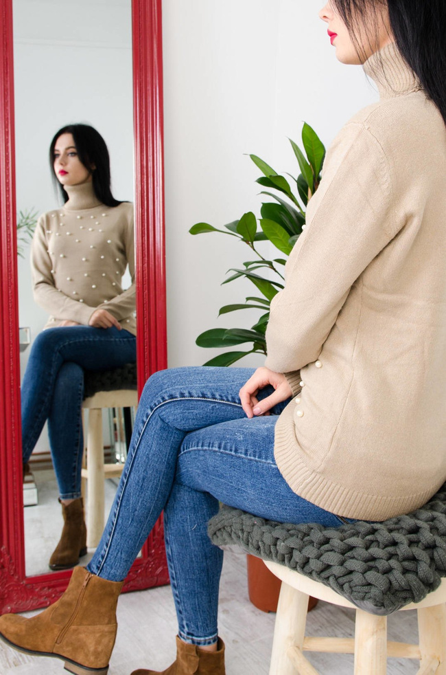 BEŻOWY GOLF Z PEREŁKAMI