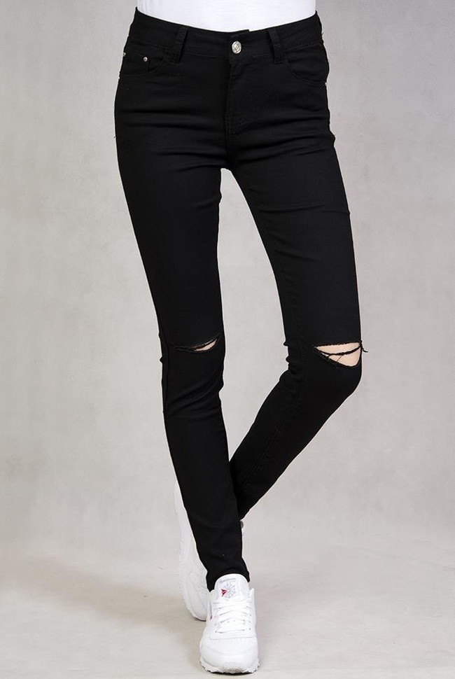 Czarne spodnie jeansowe rurki z dziurami