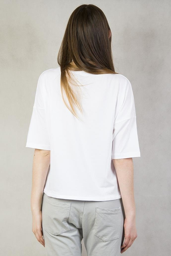 Biała asymetryczna bluzka z napisem "CHIC NEW YORK"