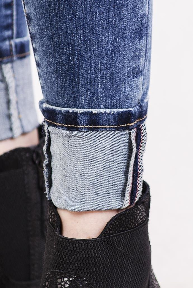 Spodnie jeansowe z zamkami na kolanach