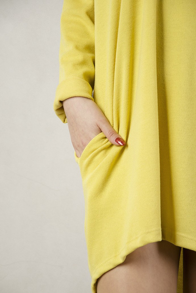 Żółta asymetryczna tunika z perełkami oraz wycięciem na plecach