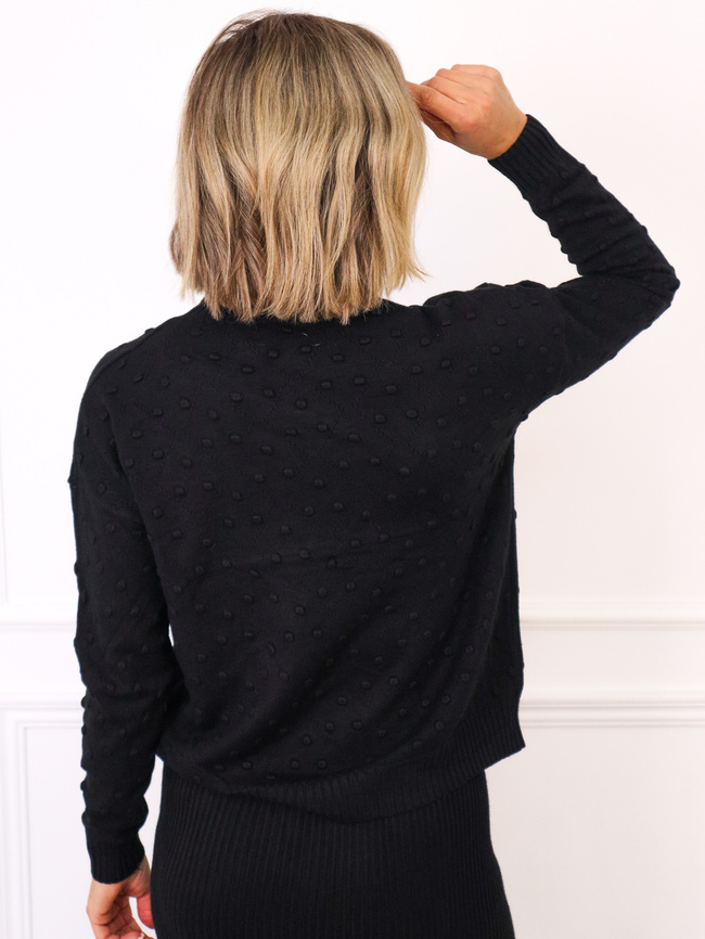 SWETER Z WYTŁACZANYMI KROPKAMI- CZARNY