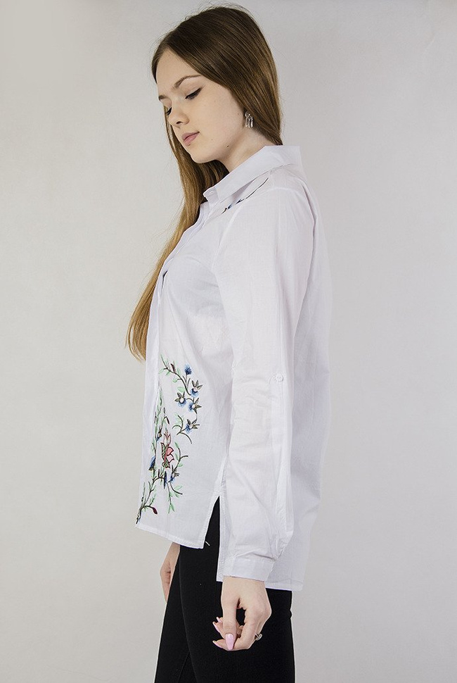 Biała koszula z haftami