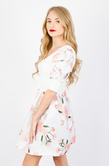 BIAŁA ROZKLOSZOWANA SUKIENKA Z BUFKAMI