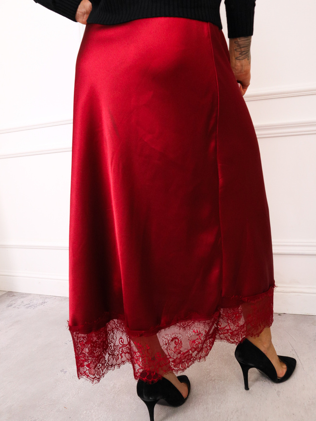 SPÓDNICA SATYNOWA MAXI ZAKOŃCZONA KORONKĄ-  BORDOWA