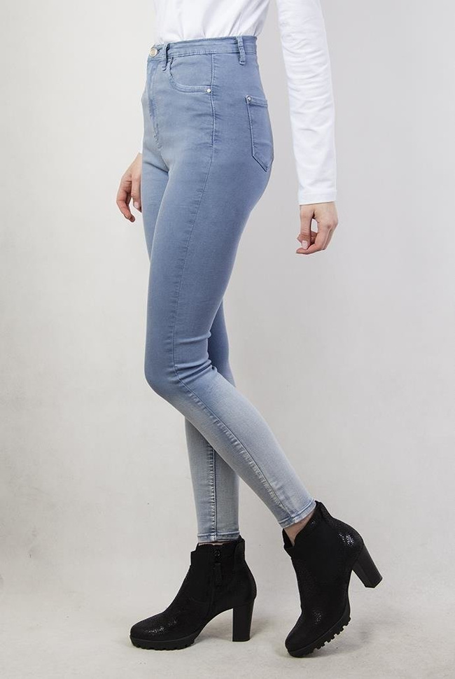 Jasnoniebieskie spodnie skinny jeans, cieniowane
